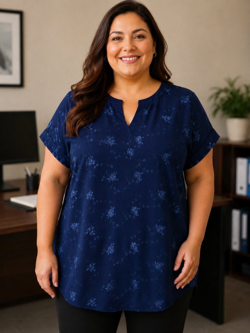 COMO BLU Short Sleeve V-Neck Navy Blue Embroidered Florals on Front Tunic NWT 3X